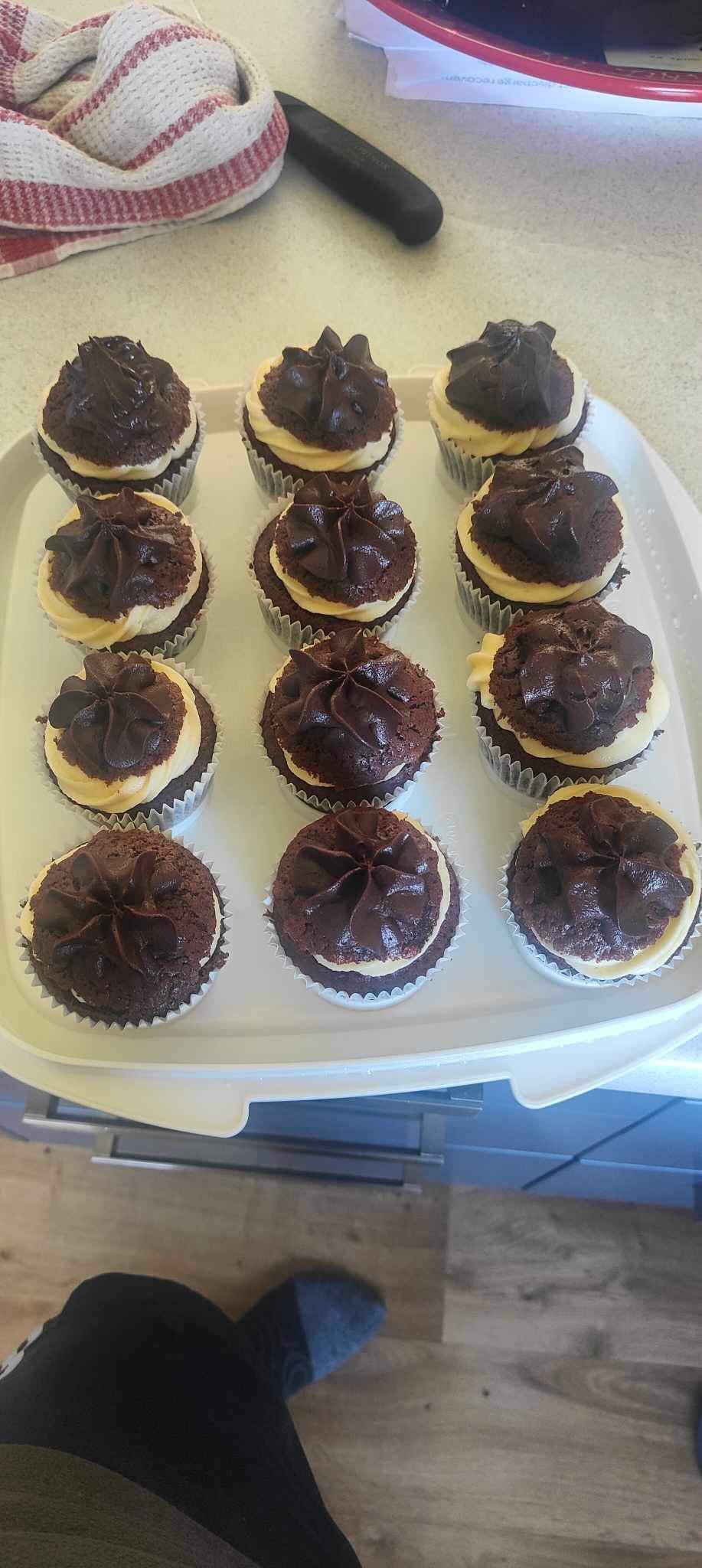 Chocolate cream cheese cupcakes