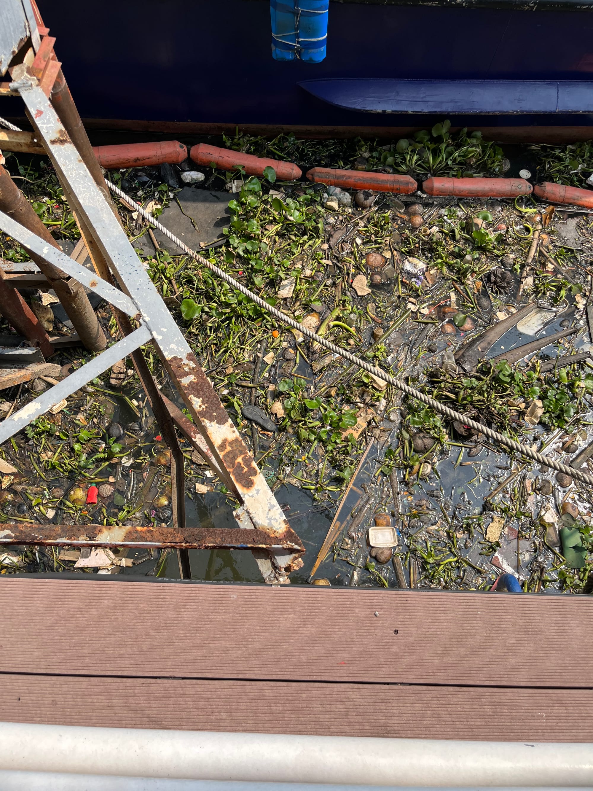 Pollution at Bach Dang Wharf