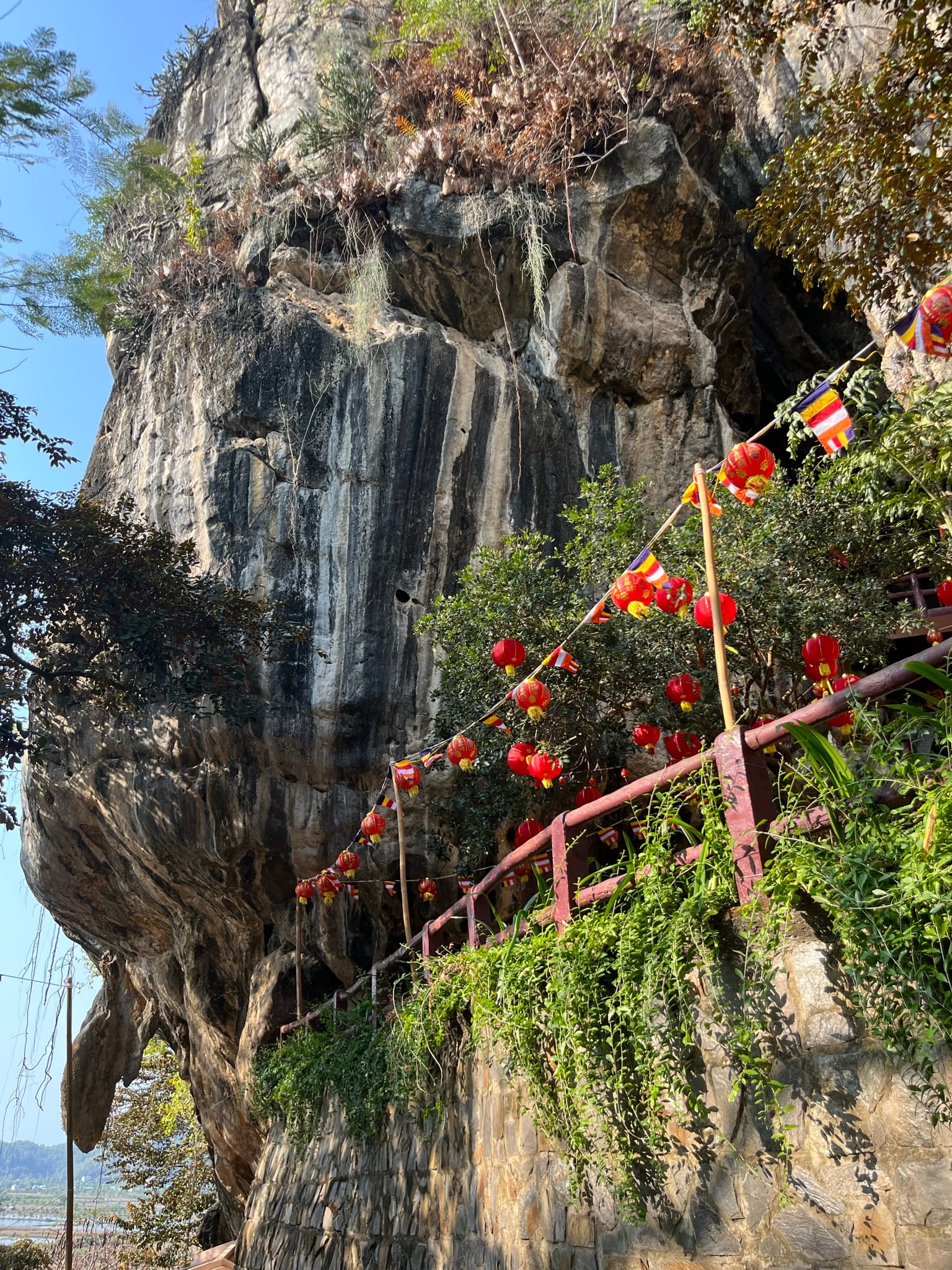 Mountain temple, ha tien