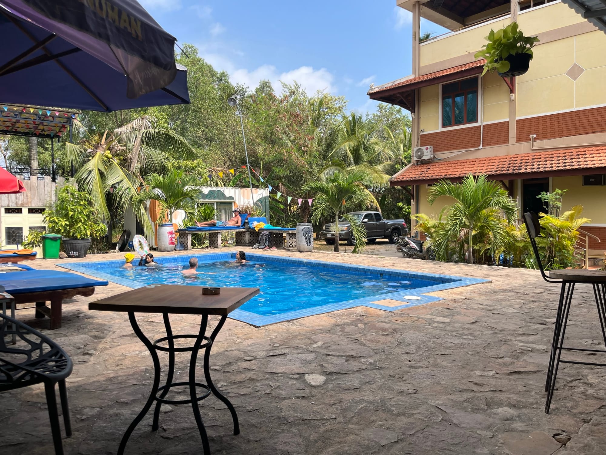 Karma Traders Pool, Kampot